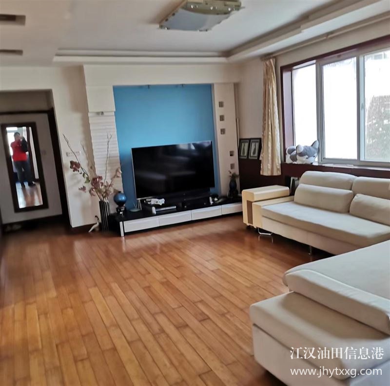 向陽(yáng)客運(yùn)小區(qū)110平精裝修吉房出租