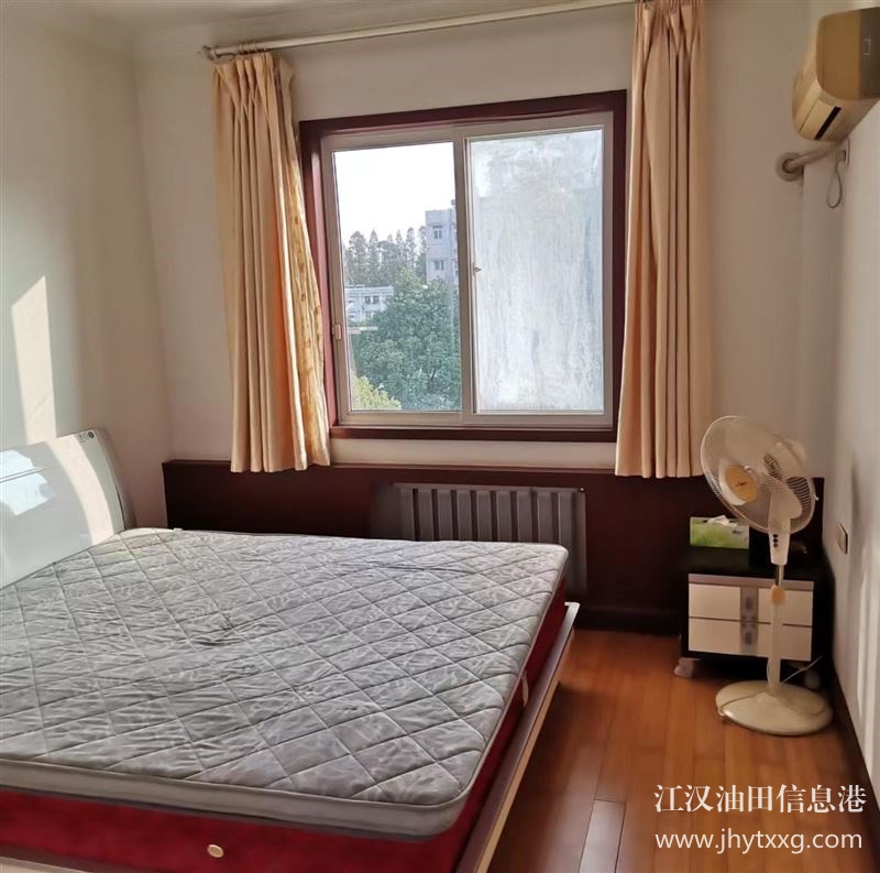 向陽(yáng)客運(yùn)小區(qū)110平精裝修吉房出租