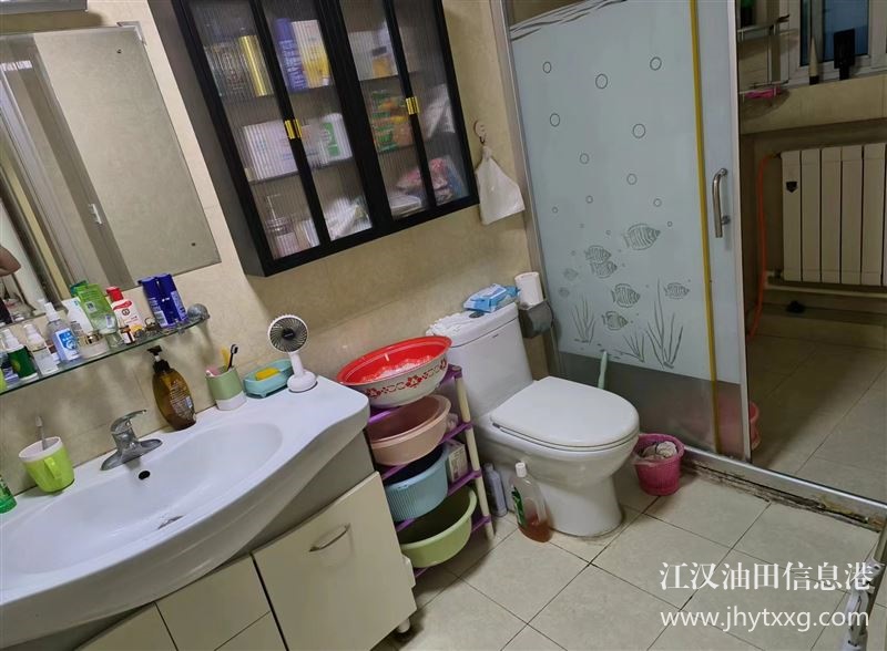 出售科苑小區(qū)4樓115平精裝修，拎包入住，有儲藏是，可以首付一萬住房
