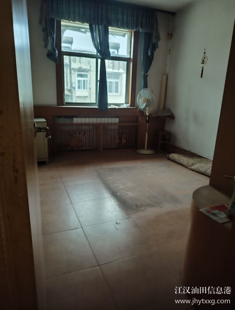 出售五七鉆前小區(qū)4樓面積60平