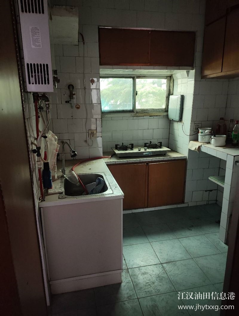 出售五七鉆前小區(qū)4樓面積60平