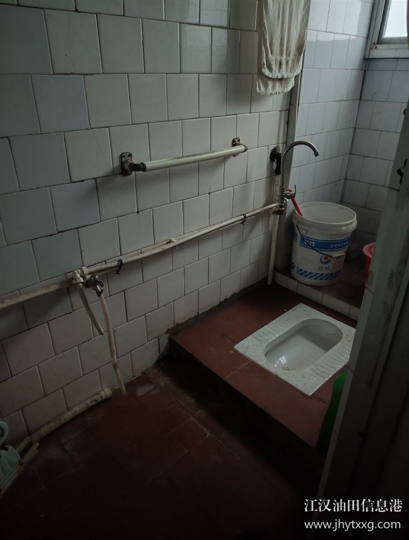 出售五七鉆前小區(qū)4樓面積60平