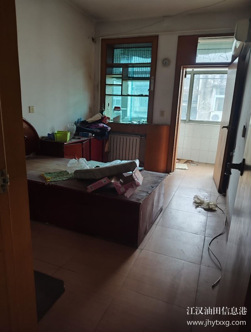 出售五七鉆前小區(qū)4樓面積60平