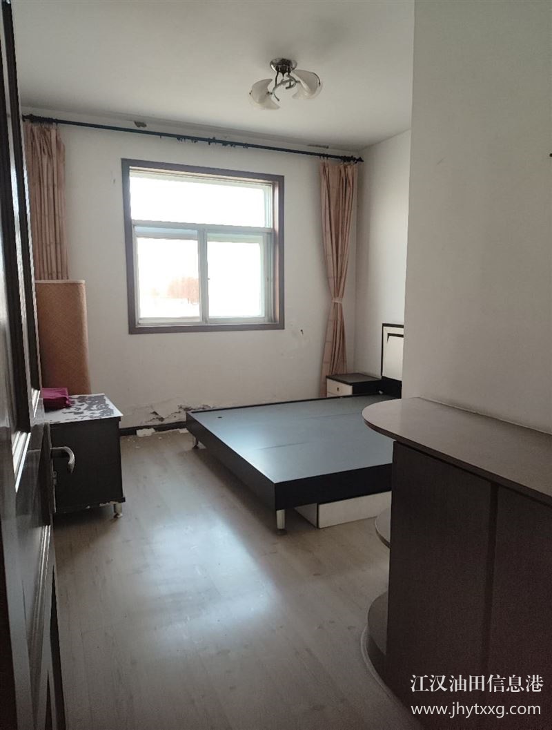 出售五七鉆前小區(qū)5樓非頂樓面積110.